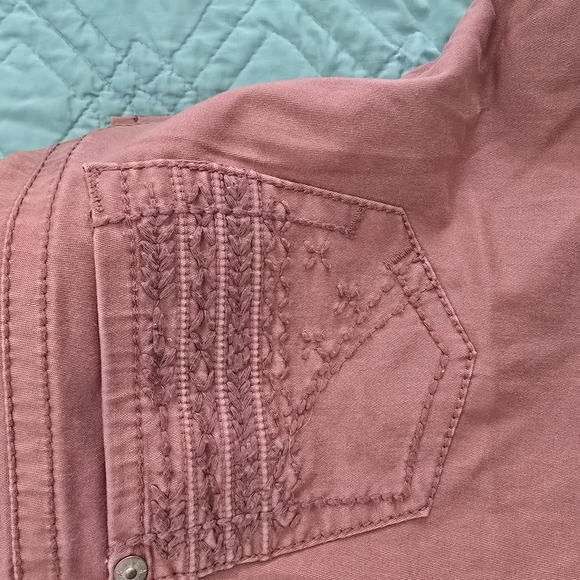 Unionbay Capris with Brown Belt - Picture 6 of 6